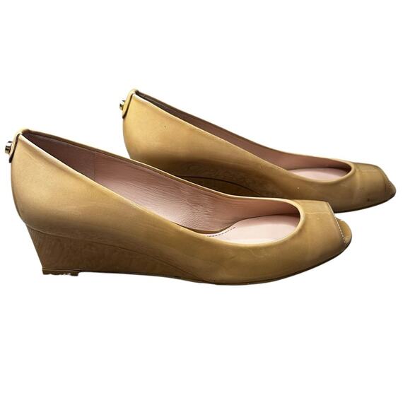 STUART WEITZMAN Women's Beige Patent Leather Loire Wedge Pump Size 6.5 - Picture 1 of 7